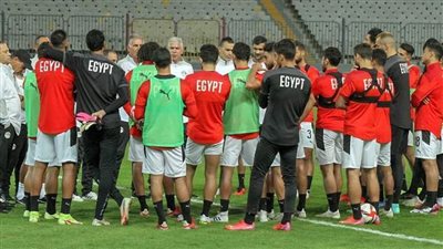 المنتخب المصري يغادر القاهرة استعدادًا لمواجهة نظيره الأنجولي