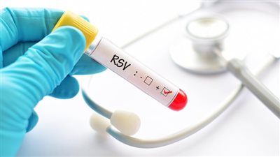 خبراء بريطانيون يحذرون من خطورة الوباء الثلاثي مع اقتراب الشتاء.. ما هو والفئات الأكثر عرضة للخطر؟