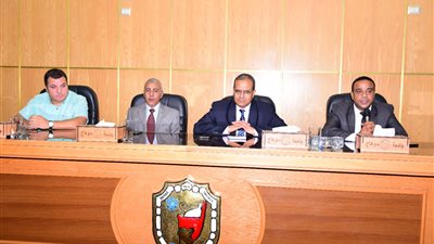 رئيس جامعة سوهاج يتابع تنفيذ منظومة الكتاب الإلكتروني ويعلن موعد أولى الاختبارات