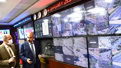 بعد تحذير الأرصاد.. محافظ أسوان يرفع درجة الاستعداد ويوجه بفتح غرف العمليات