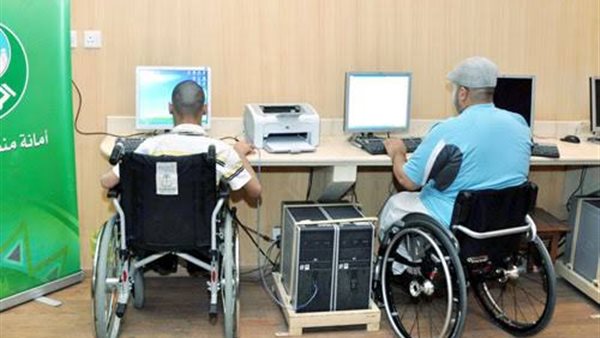 موظفون ذوو احتياجات