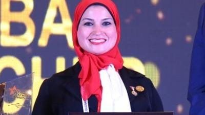 معلمة تقترح تعليم تقنية الواقع المُعزز والافتراضي داخل المدارس | صور