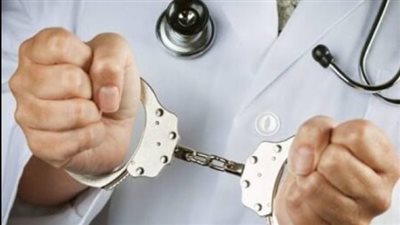 قانون المسئولية الطبية يحمي الطبيب من الحبس عند حدوث خطأ طبي| فيديو