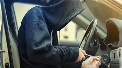 القبض على عصابة تتزعمها سيدة تخصصت في سرقة السيارات بالإسماعيلية