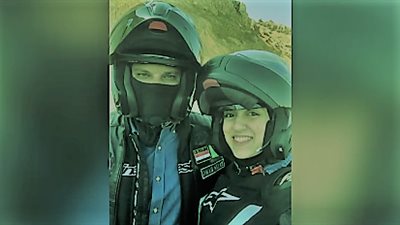 بـ موتوسيكل خلال 48.. زوج يسافر مع زوجته من طنطا إلى مكة لأداء عمرة | فيديو 