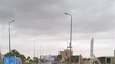 السيول تضرب مدن البحر الأحمر وسط رياح قوية وطقس سيء