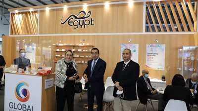  قنصل مصر في ميلانو تلتقي مدير الأمن العام.. وتزور الأجنحة المصرية في معرض الدواء