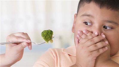 بريطانيا تحظر إعلانات المأكولات والمشروبات غير الصحية لمكافحة السمنة لدى الأطفال