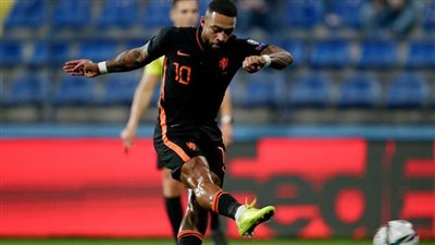 برشلونة يدرس تجديد عقد ممفيس ديباي