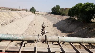 تطهير 5 مخرات استعدادًا لمواجهة السيول المحتملة بمدينة قنا