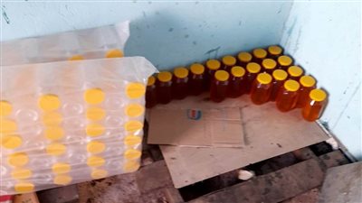 ضبط طن و500 كجم عسل نحل مجهول المصدر.. وتحرير 11 محضرا تموينيا متنوعا بسوهاج