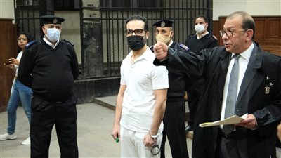 مصدر يكشف تفاصيل الإفراج عن شادي خلف في قضية هتك عرض 7 فتيات