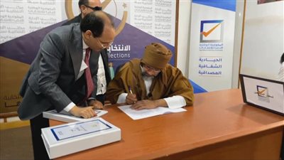 أول ظهور لـ سيف الإسلام القذافي خلال تقدمه بأوراق ترشحه لرئاسة ليبيا