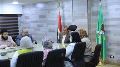 رئيس مياه المنيا يتابع أعمال حياة كريمة مع قطاع المشروعات بالشركة