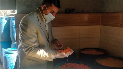 غلق 13 منشأة وإعدام 2 طن أغذية فاسدة بالشرقية | صور