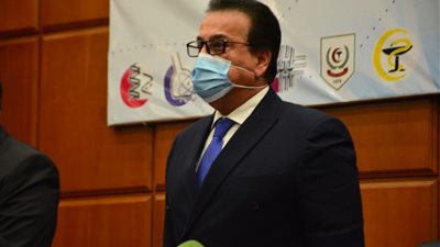 خالد عبد الغفار: 261 ألف شخص أقل من 18 عامًا تلقوا لقاح كورونا 