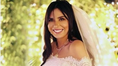 بعد نشر صور بفستان زفاف.. هل تستعد الراقصة دينا لحفل زواجها؟