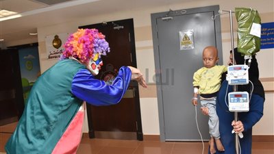 يلا نفرح قلوبهم.. مبادرة لشباب كنيسة طيبة لدعم أطفال مستشفى سرطان الأطفال بالأقصر 