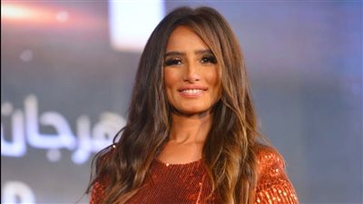 زينة: اعتذرت عن أعمال فنية بمزاجي وبشتغل علشان الاقساط