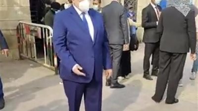 رئيس جامعة القاهرة يتابع تطبيق قرار منع الطلاب غير المطعمين من دخول الحرم الجامعي