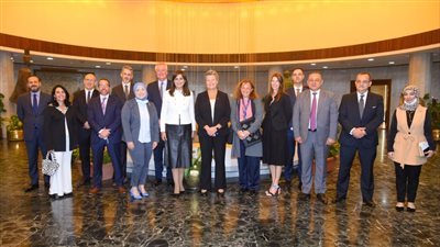 نبيلة مكرم تبحث مع الاتحاد الأوروبي إعادة إدماج العائدين وتأهيل العمالة المصرية 