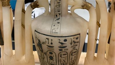 المتحف المصري الكبير يستقبل 16 قطعة أثرية ضخمة من كنوز عنخ آمون | صور 