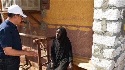 بعد السيول الجارفة.. محافظ أسوان: توزيع مساعدات صندوق تحيا مصر على المتضررين 