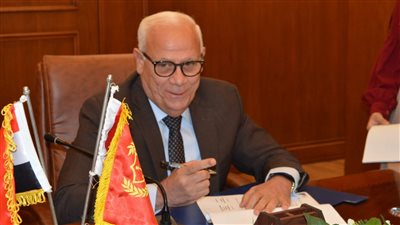 محافظ بورسعيد ينفي تشكيل لجنة ثلاثية لإدارة النادي المصري