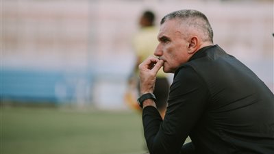 اللجنة ترحّل القرار ولا تلغيه.. ضغوط مستمرة للدفع بمدرب مصري في جهاز كارتيرون