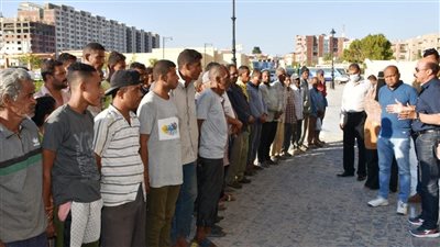 محافظ أسوان يشدد على إزالة آثار السيول واستمرار العمل على مدار 24 ساعة