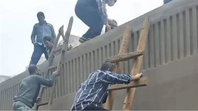 الطرق والكباري عن السلالم الخشب بالطريق الدائري: غير مقبول وجود هذا المنظر