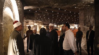 بعد تصريحات زكريا بطرس المسيئة للإسلام.. أمين البحوث الإسلامية يزور دير السيدة العذراء بأسيوط