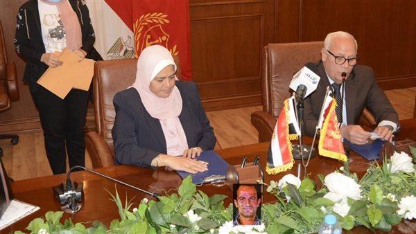 توقيع عقود ستاد المصري