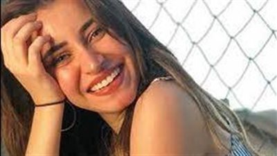 سارة الشامي يتيمة ومالكة أتليه في حكاية مريم 