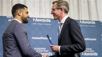 مصري يفوز بشخصية العام في نيو ساوث ويلز بأستراليا.. ووزيرة الهجرة تهنئه