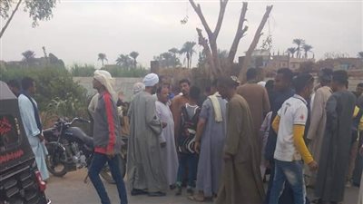 كانوا راجعين من المدرسة.. مصرع وإصابة 3 أطفال إثر تصادم ميكروباص وموتوسيكل بقنا