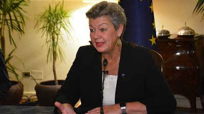 مفوضة الاتحاد الأوروبي للشئون الداخلية: بيلاروسيا تستخدم المهاجرين دروعًا بشرية