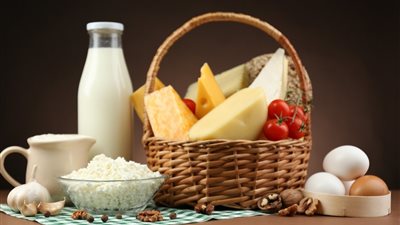 منها منتجات الألبان.. إليك الأطعمة التي تقلل هرمون الذكورة