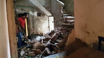 إصابة فتاة في انهيار أجزاء داخلية من عقار بوسط الإسكندرية