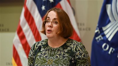 مساعدة وزير الخارجية الأمريكي تلتقي حمدوك في الخرطوم.. والبرهان: المكون العسكري لا يرغب في الاستمرار بالسلطة