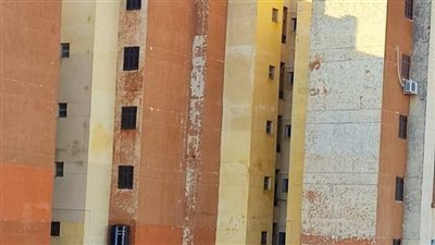 بعد تساقط واجهات العمارات السكنية.. هل كشفت الأمطار فساد شركات المقاولات في أسوان الجديدة؟