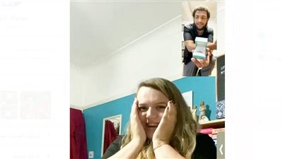 فيديو جراف | بريطانية وأمريكي يتعرفان على فيسبوك ويتزوجان عبر زوم 