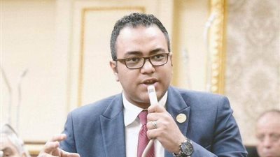 وصول جثمان النائب الراحل أحمد زيدان إلى مسجد الفتح بشبرا لأداء صلاة الجنازة