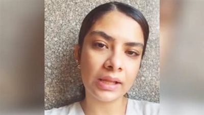 فيديوجراف | أنا قتال قتلة.. سائق أجرة يعتدي على طالبة بسلاح أبيض في المعادي