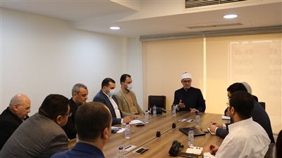 أمين البحوث الإسلامية ومسئولو الاتصالات يناقشان الانتهاء من رقمنة إدارات المجمع
