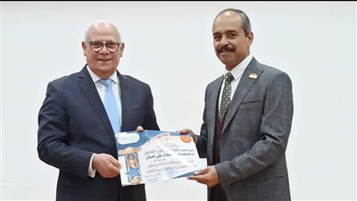 محافظ بورسعيد يكرم حي الشرق لفوزه في مسابقة التميز الحكومي | صور 