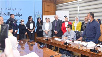 خلال لقائه نبيلة مكرم.. شاب: أريد المساعدة في التوعية بمخاطر الهجرة غير الشرعية 