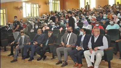 رئيس جامعة كفر الشيخ يشهد الملتقى الأول لتأهيل طلاب كلية الحاسبات والمعلومات لسوق العمل