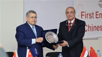 افتتاح ملتقى توظيف خريجي الجامعة المصرية الصينية بمشاركة نقيب التجاريين بالقاهرة