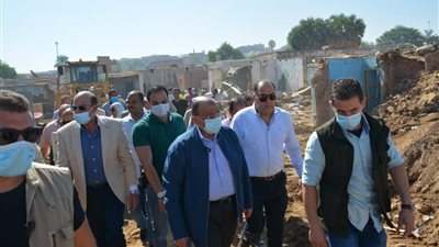 التنمية المحلية تعلن صرف تعويضات وتوفير شقق للأسر المتضررة من سيول أسوان |صور